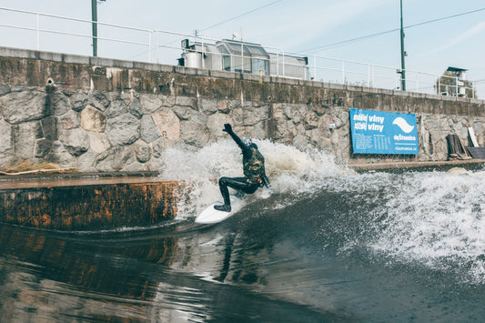 Vlny Stvanice - Riversurfing in der goldenen Stadt